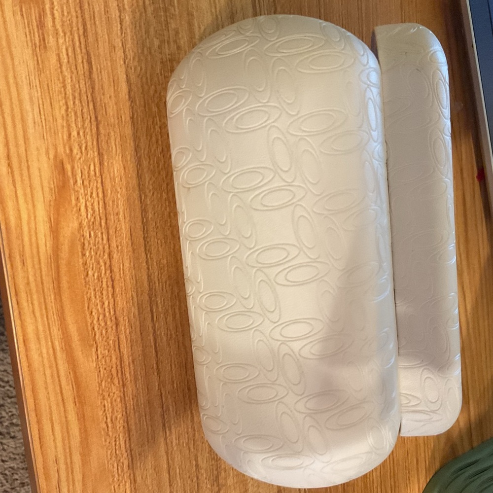 Oakley White Embossed Sunglasses Case - Picture 3 of 3